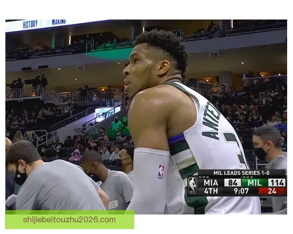 朱利亚诺赫拉德马丁先触球却动作凶狠引发争议