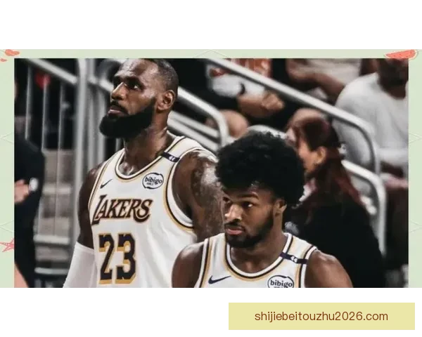 NBA历史首例父子同场助攻 布朗尼接詹姆斯传球命中三分